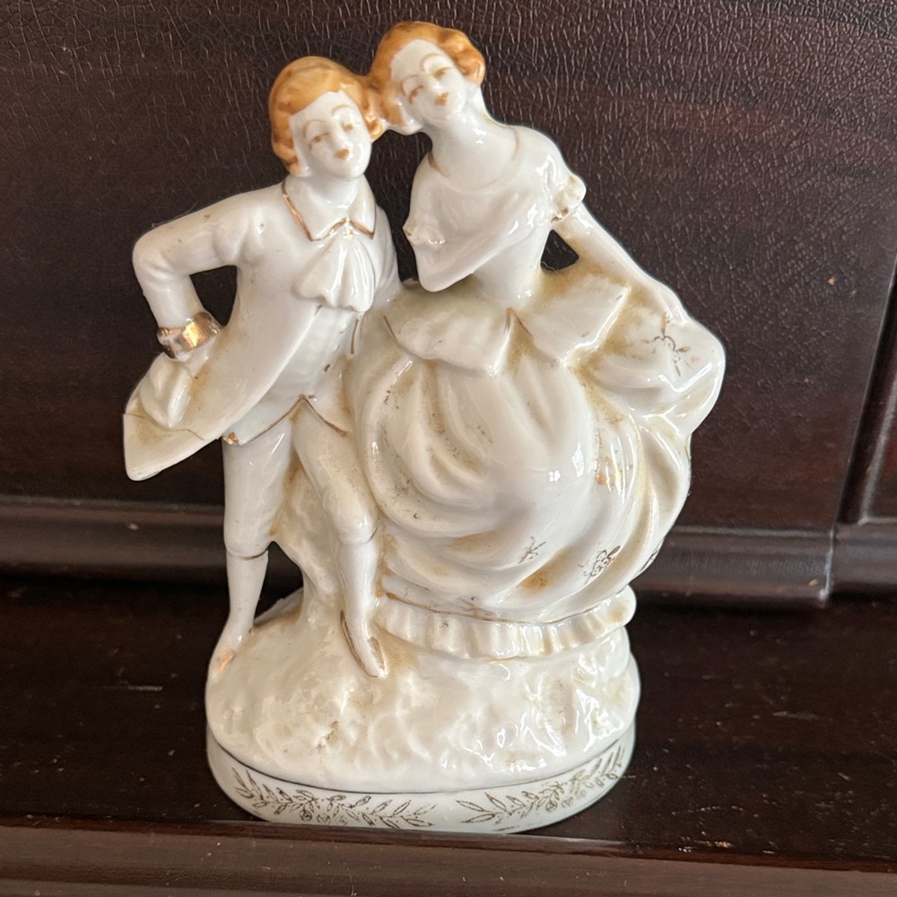 💥SALE Vintage Porcelain Couple Figurine 
Made in Japan